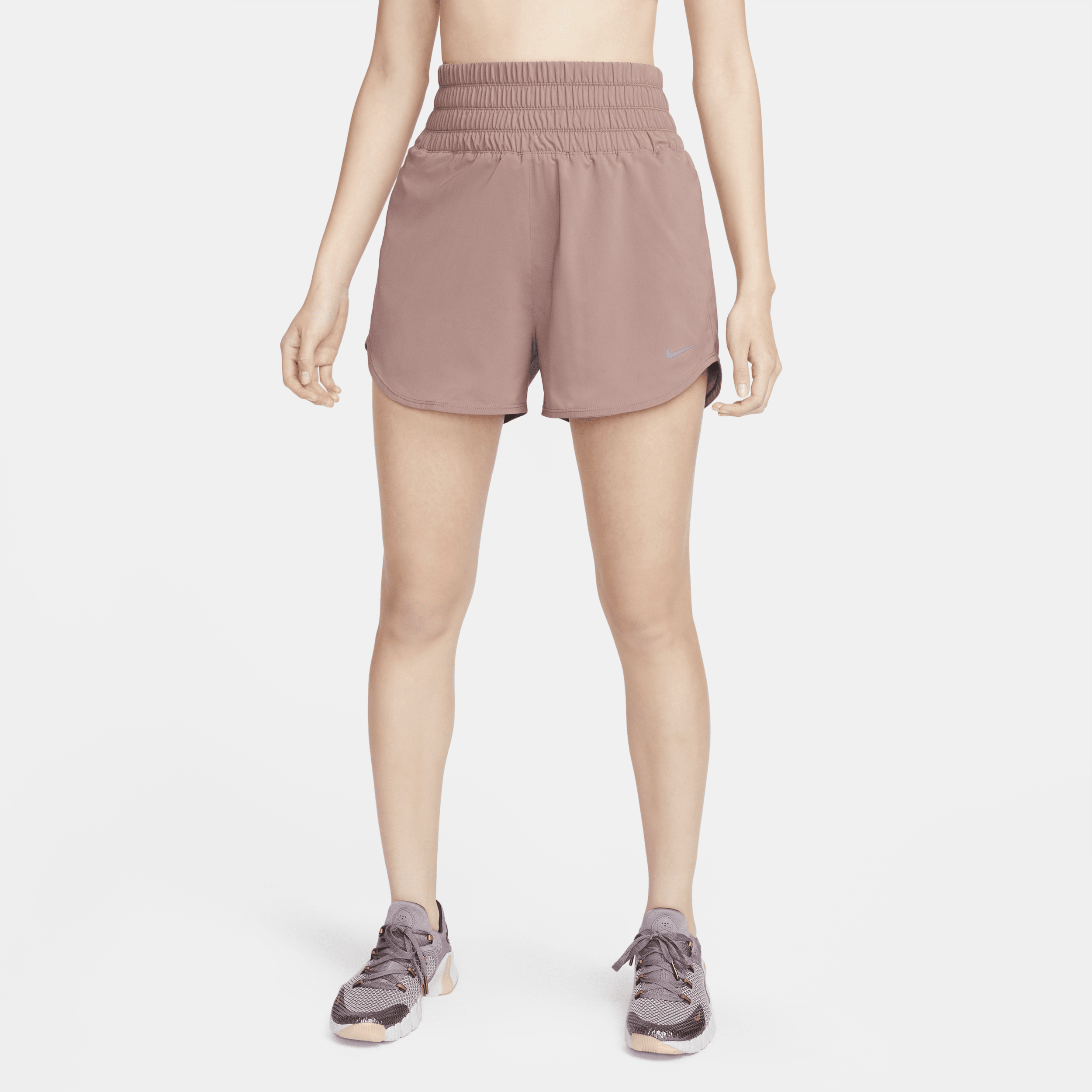 Nike One Dri-FIT-shorts med indershorts (7,5 cm) og ultrahøj talje til kvinder - lilla