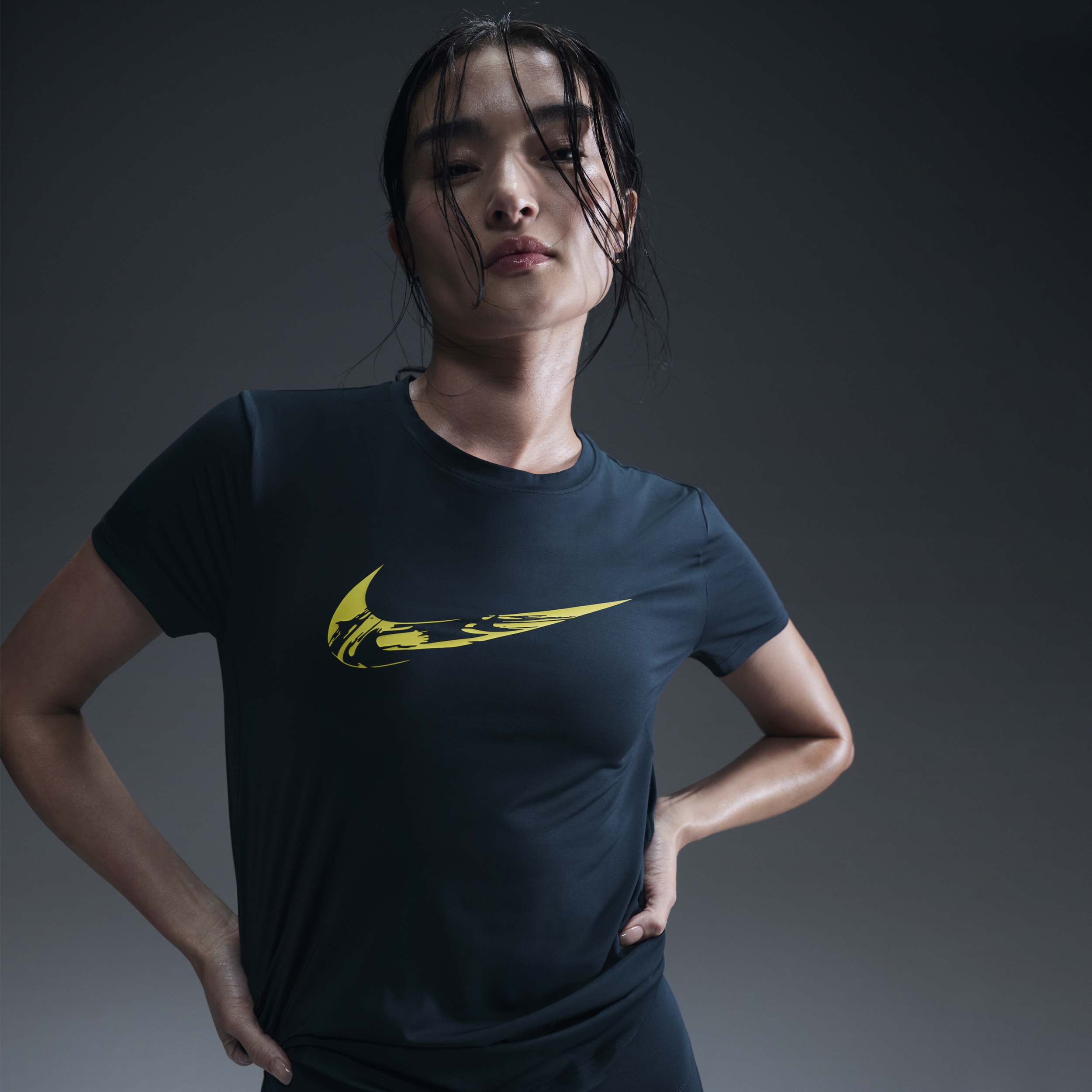 【ナイキ(NIKE)公式ストア】ナイキ ワン ウィメンズ Dri-FIT ショートスリーブ グラフィック ランニングトップ FV6374-478 ブルー 【ナイキ(NIKE)公式ストア】ナイキ ワン ウィメンズ Dri-FIT ショートスリーブ グラフィック ランニングトップ FV6374-478 ブルー