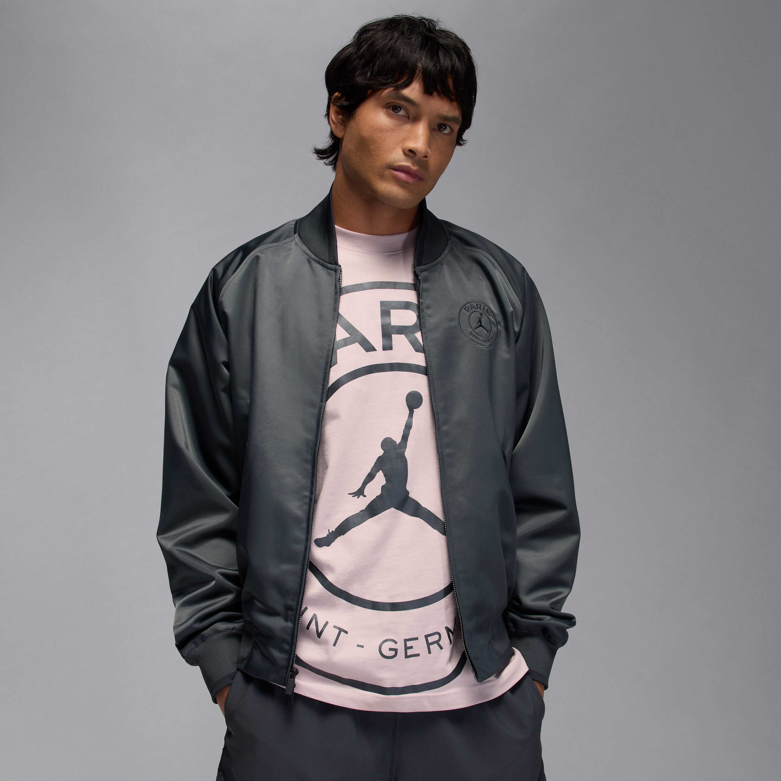 【ナイキ(NIKE)公式ストア】パリ サンジェルマン (PSG) メンズ アンセム ジャケット HV3455-060 グレー 【ナイキ(NIKE)公式ストア】パリ サンジェルマン (PSG) メンズ アンセム ジャケット HV3455-060 グレー
