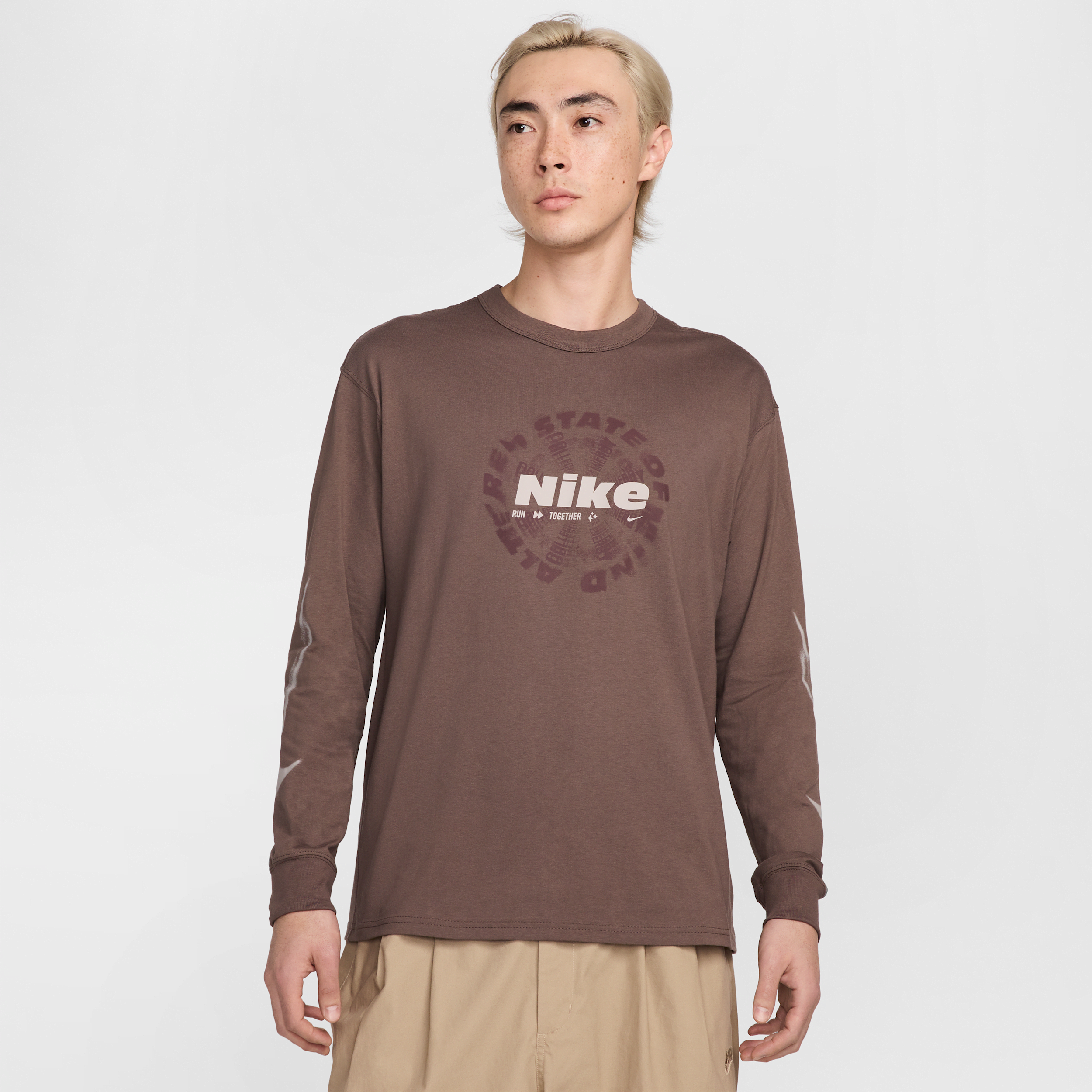 【ナイキ(NIKE)公式ストア】ナイキ スポーツウェア メンズ ロングスリーブ Tシャツ HV4908-004 ブラウン 【ナイキ(NIKE)公式ストア】ナイキ スポーツウェア メンズ ロングスリーブ Tシャツ HV4908-004 ブラウン