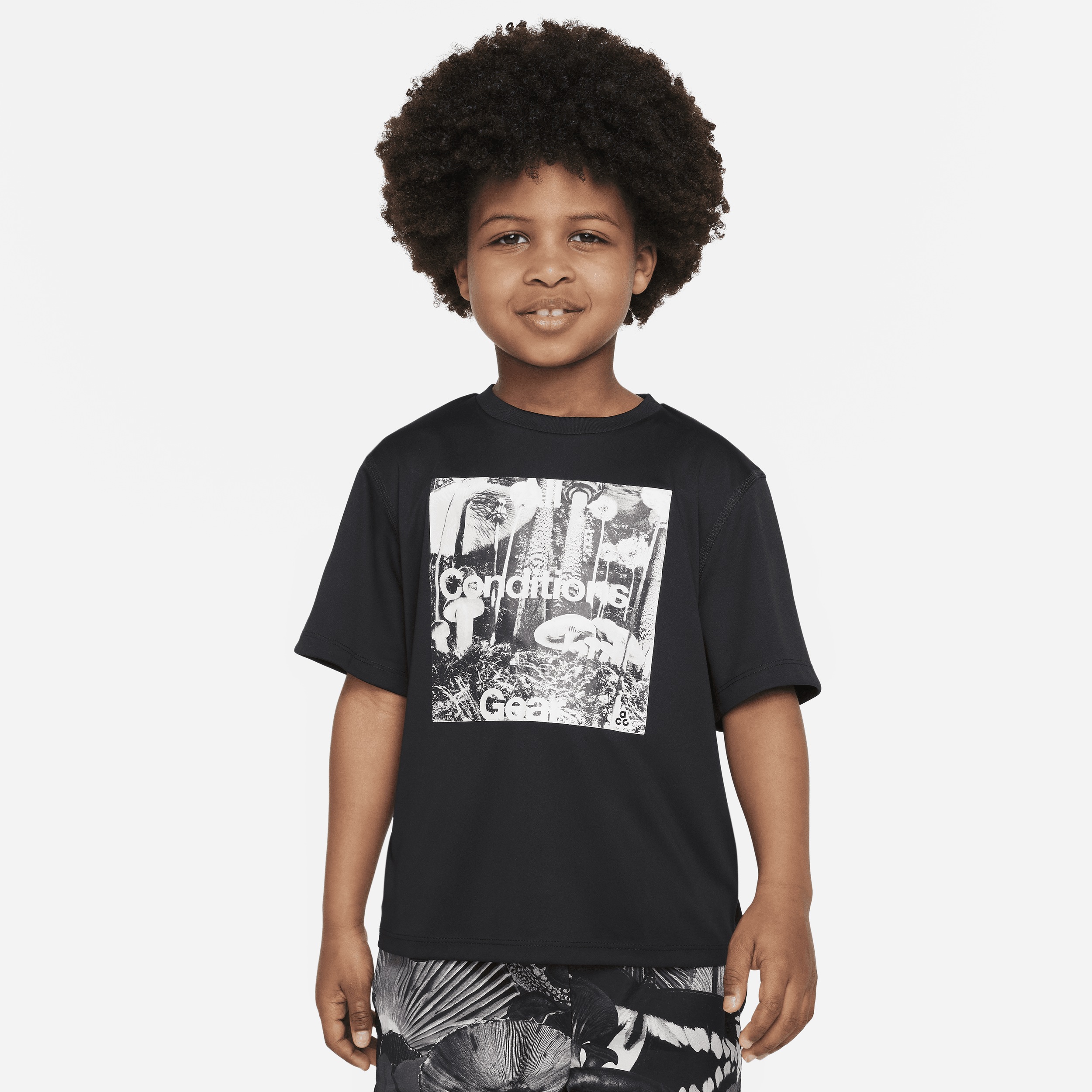 Bæredygtig Nike ACG UPF Dri-FIT Performance-T-shirt med grafik til mindre børn - sort