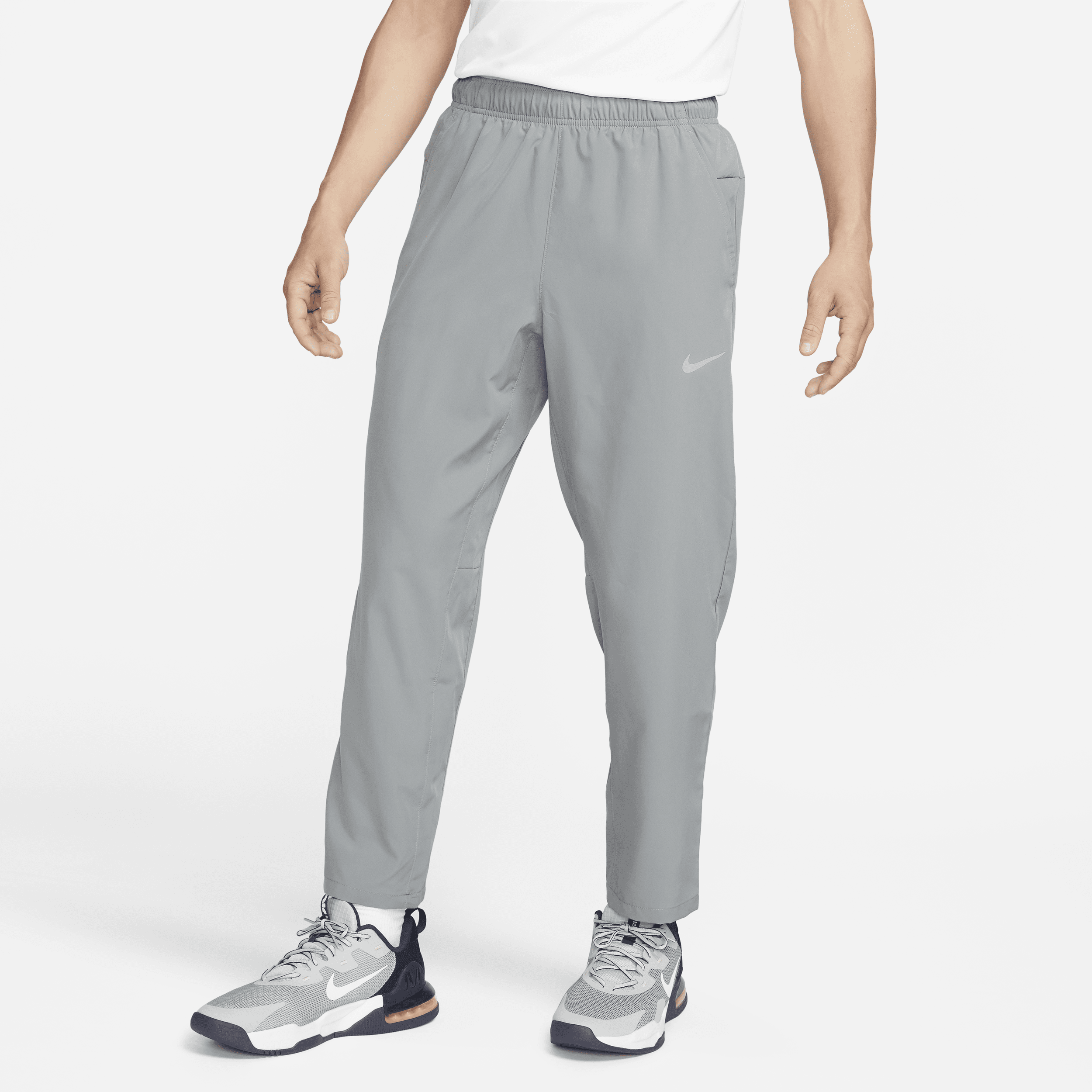 【ナイキ(NIKE)公式ストア】ナイキ フォーム メンズ Dri-FIT オープンヘム バーサタイル パンツ FB7491-084 グレー 【ナイキ(NIKE)公式ストア】ナイキ フォーム メンズ Dri-FIT オープンヘム バーサタイル パンツ FB7491-084 グレー