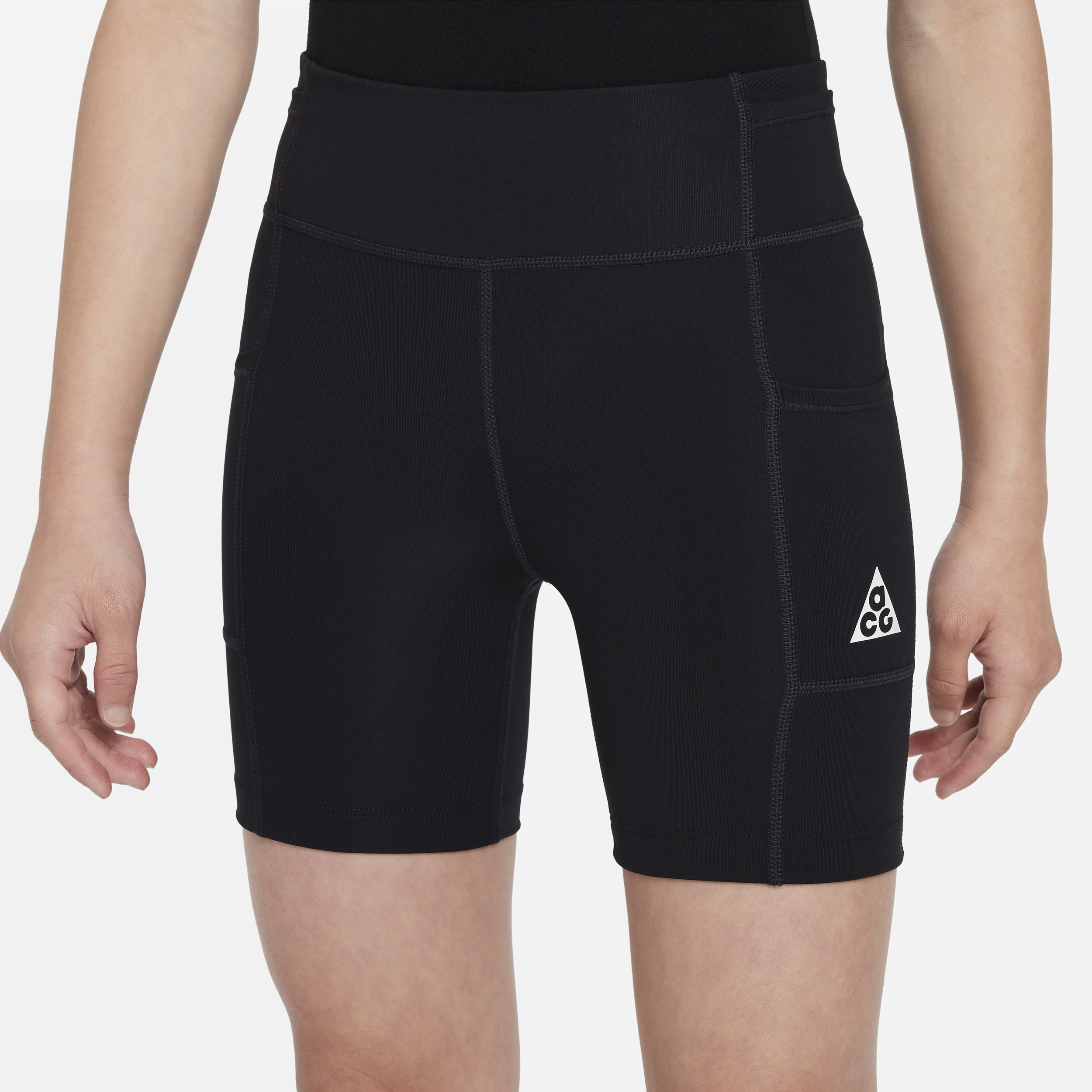 Shorts da ciclista con tasche Nike ACG Repel One – Ragazza - Nero