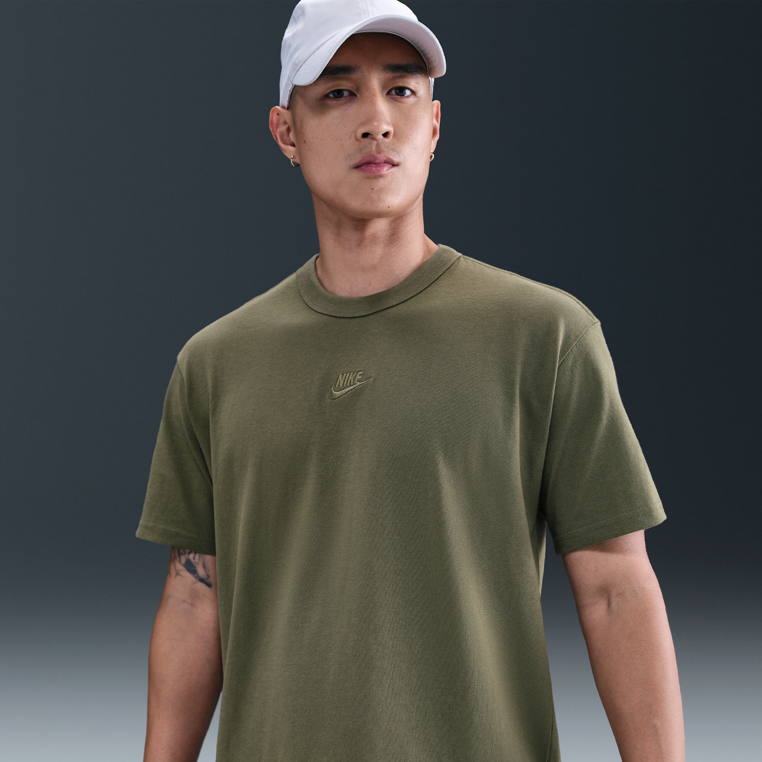 【ナイキ（NIKE）公式ストア】ナイキ スポーツウェア プレミアム エッセンシャル メンズ Tシャツ DO7393-222 グリーン