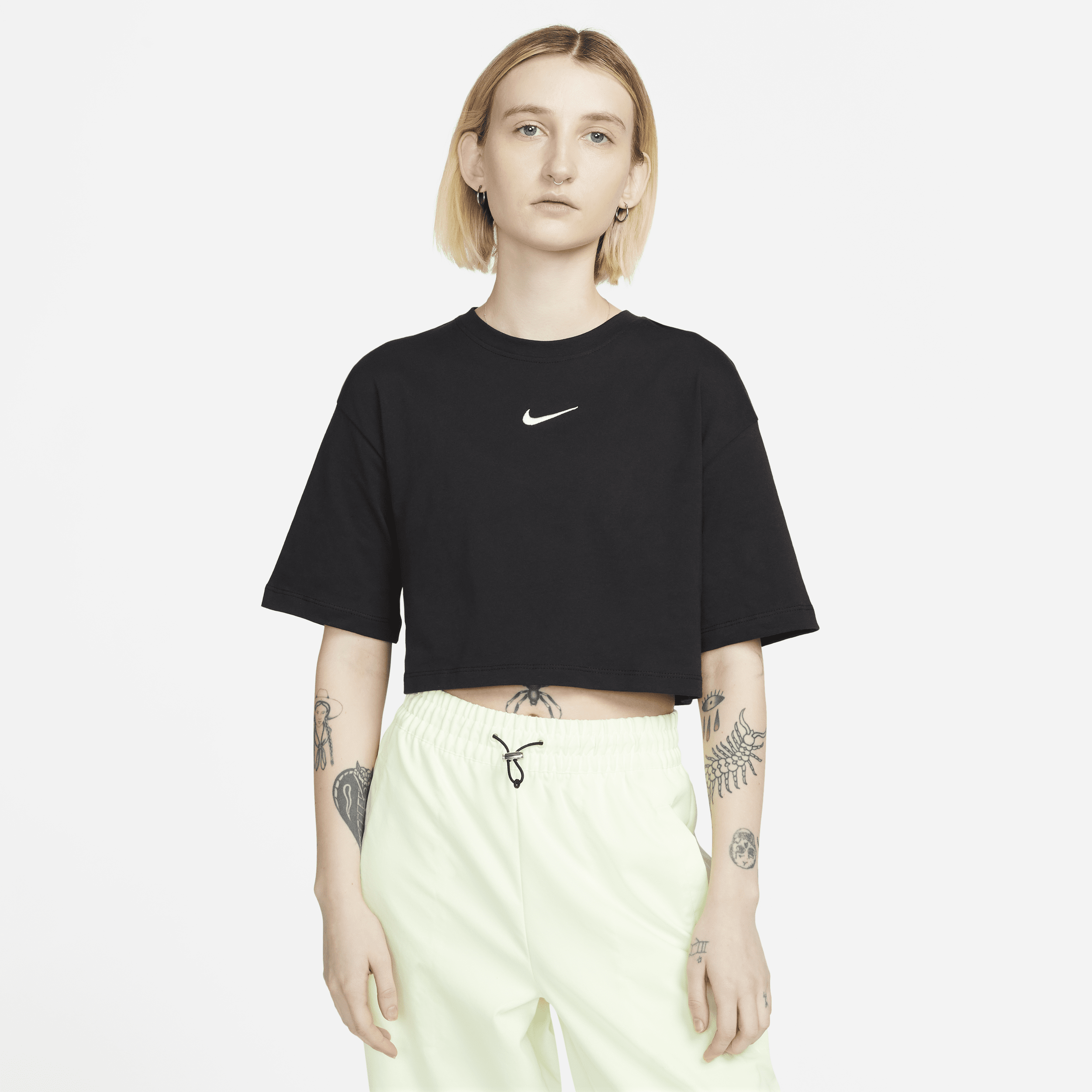 Kort Nike Sportswear-T-shirt til kvinder - sort