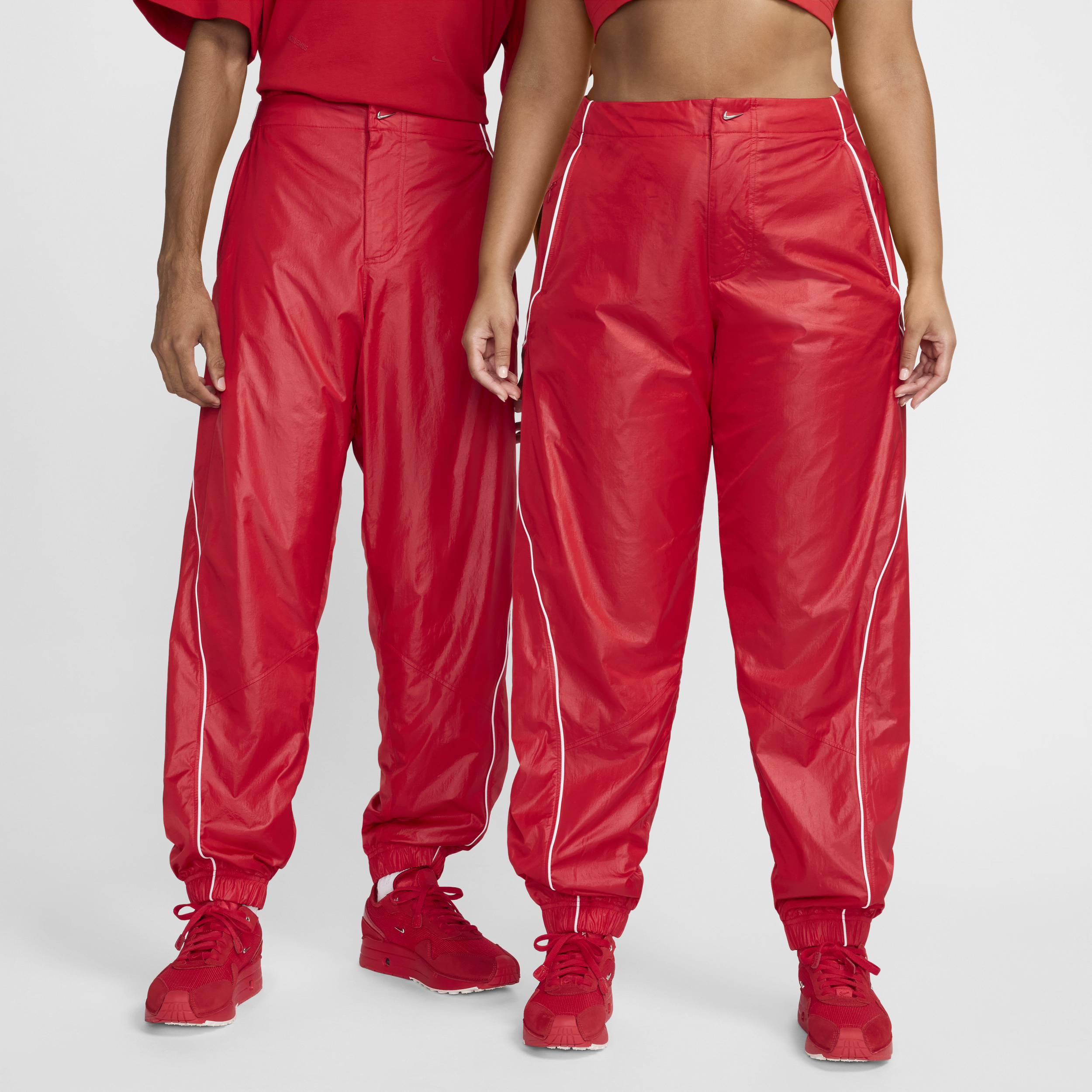 【ナイキ(NIKE)公式ストア】ナイキ x ジャックムス トラックパンツ FV5702-642 レッド 【ナイキ(NIKE)公式ストア】ナイキ x ジャックムス トラックパンツ FV5702-642 レッド
