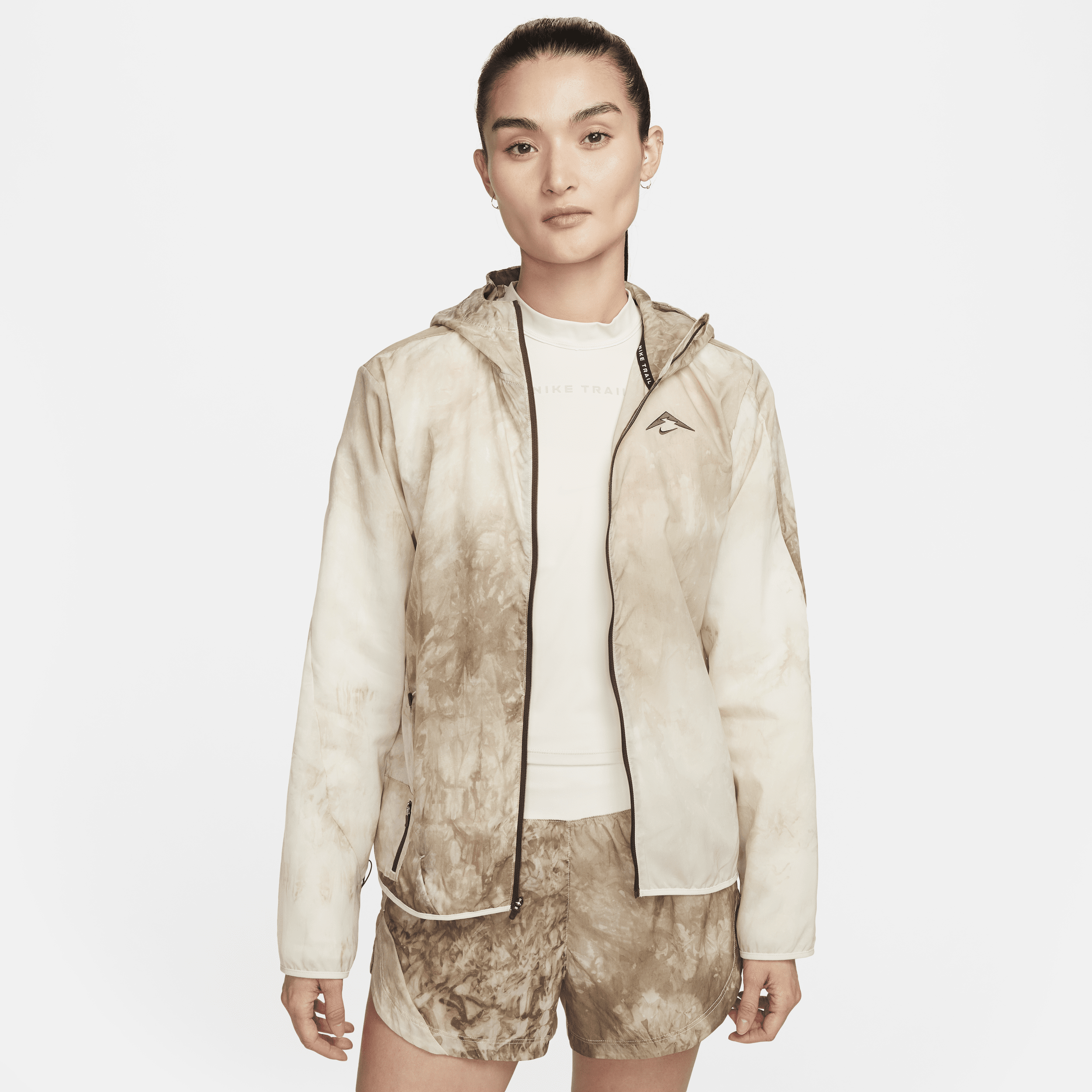 【ナイキ(NIKE)公式ストア】ナイキ トレイル ウィメンズ レペル ランニングジャケット FN6854-104 ブラウン 【ナイキ(NIKE)公式ストア】ナイキ トレイル ウィメンズ レペル ランニングジャケット FN6854-104 ブラウン