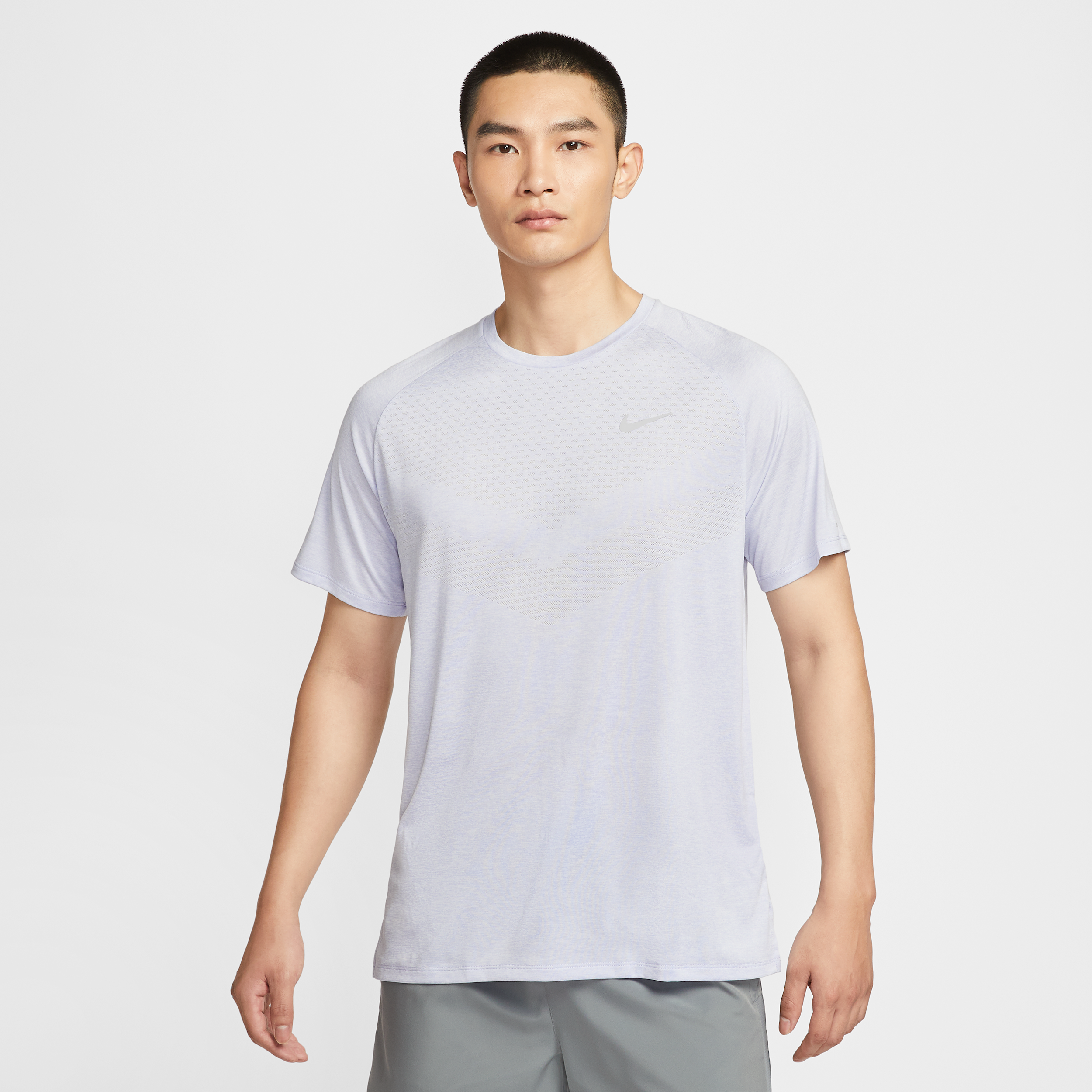 【ナイキ(NIKE)公式ストア】ナイキ ストライド メンズ Dri-FIT ADV ショートスリーブ ランニングトップ HV5204-057 グレー 【ナイキ(NIKE)公式ストア】ナイキ ストライド メンズ Dri-FIT ADV ショートスリーブ ランニングトップ HV5204-057 グレー