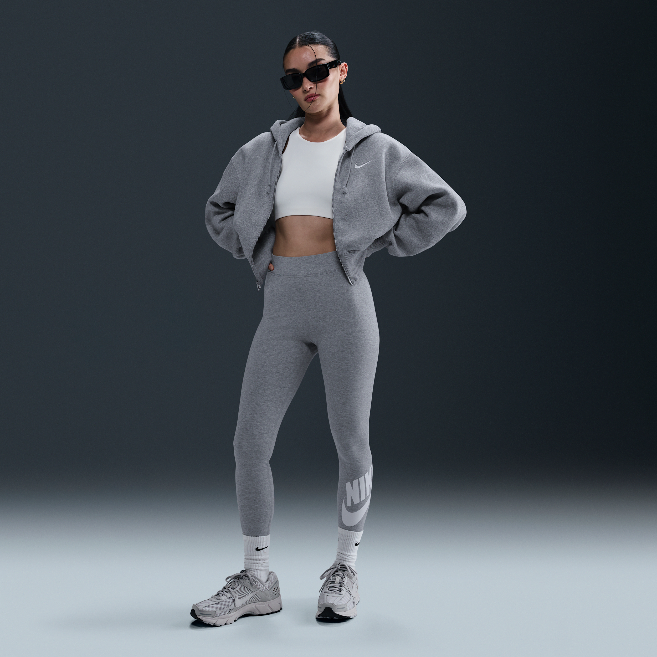 【ナイキ(NIKE)公式ストア】ナイキ スポーツウェア クラシック ウィメンズ ハイウエスト グラフィック レギンス DV7792-063 グレー 【ナイキ(NIKE)公式ストア】ナイキ スポーツウェア クラシック ウィメンズ ハイウエスト グラフィック レギンス DV7792-063 グレー