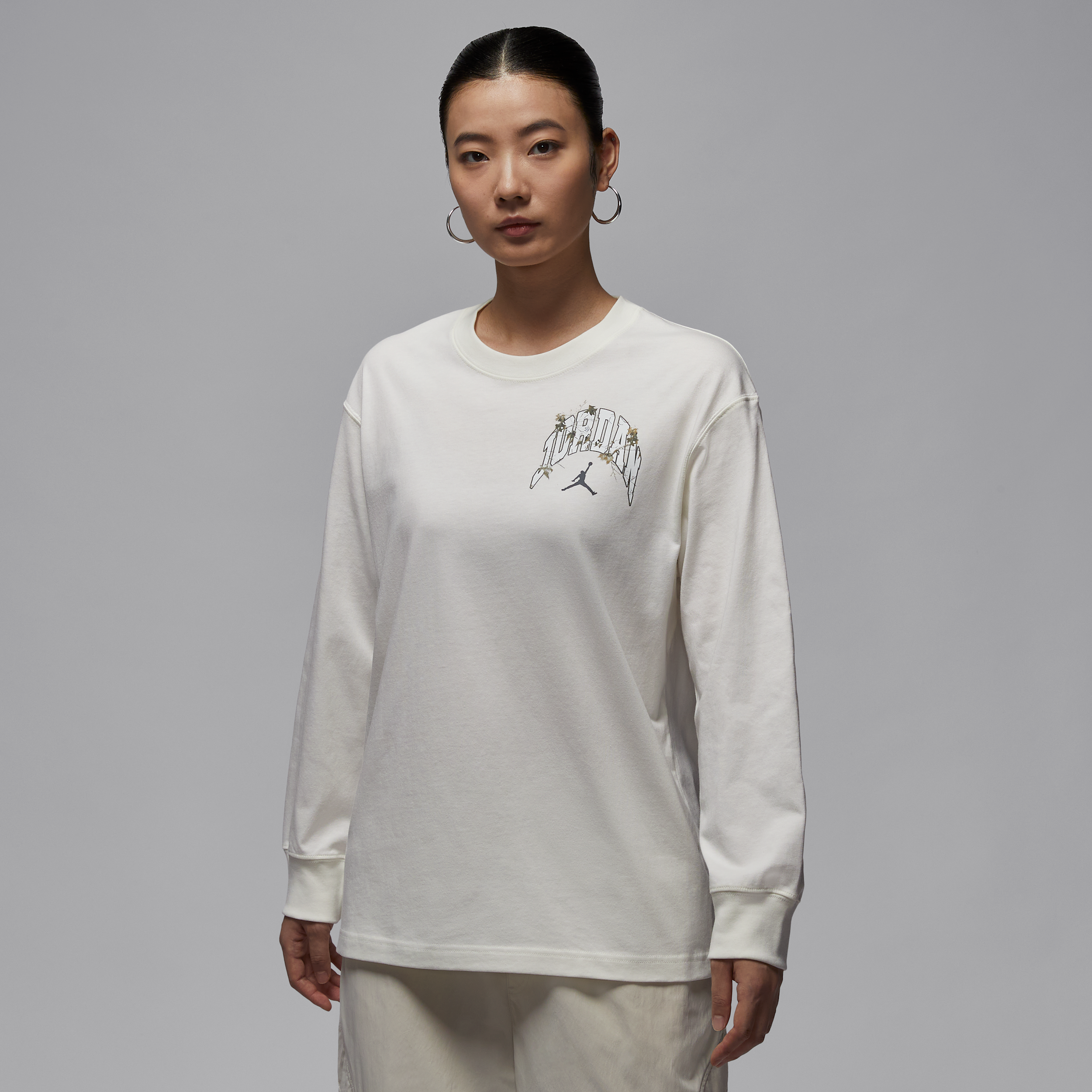 【ナイキ(NIKE)公式ストア】ジョーダン ブルックリン ウィメンズ リアルツリー オーバーサイズド ロングスリーブ Tシャツ HV0449-133 ホワイト 【ナイキ(NIKE)公式ストア】ジョーダン ブルックリン ウィメンズ リアルツリー オーバーサイズド ロングスリーブ Tシャツ HV0449-133 ホワイト