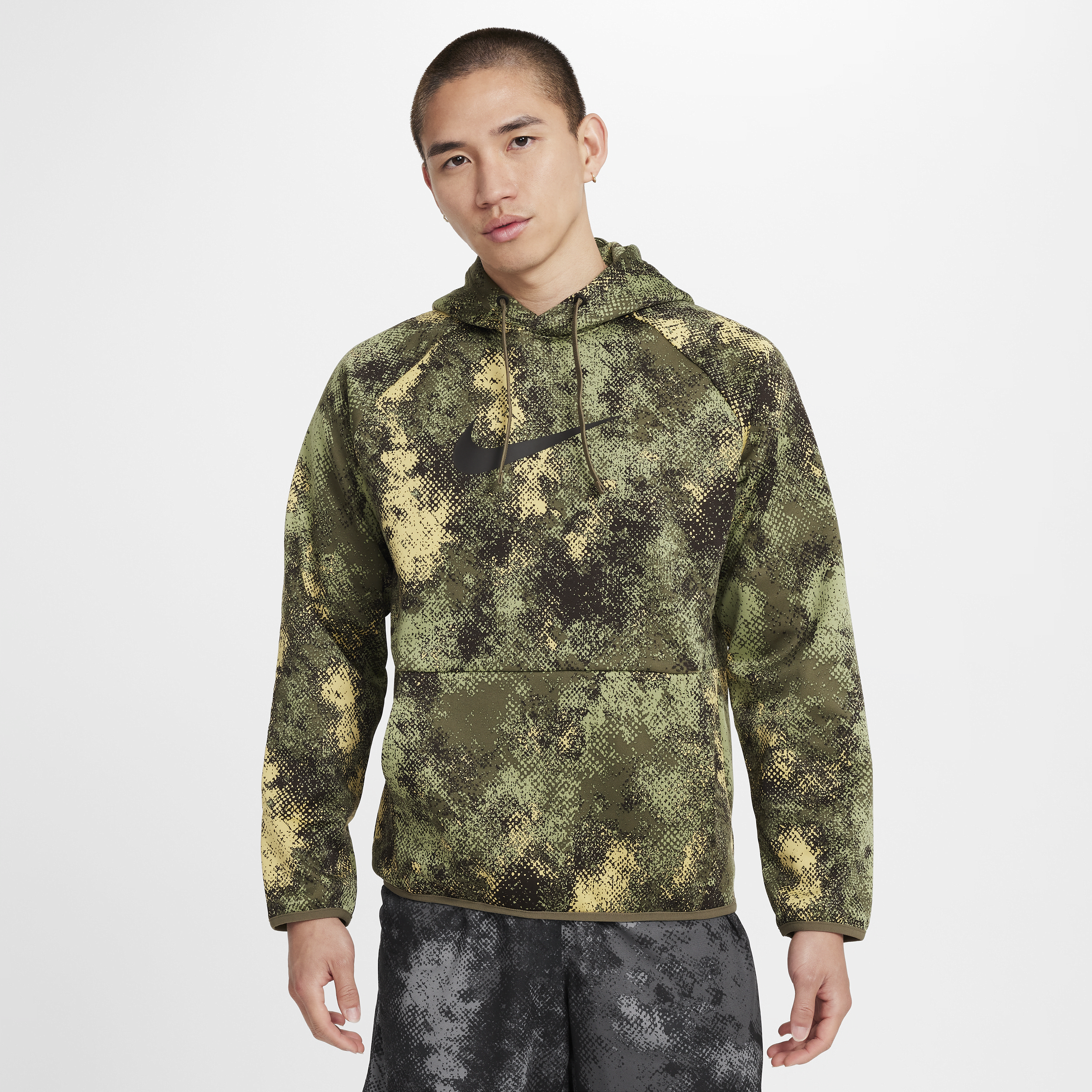 【ナイキ(NIKE)公式ストア】ナイキ カモ メンズ Therma-FIT バーサタイル プルオーバー パーカー FZ1089-386 グリーン 【ナイキ(NIKE)公式ストア】ナイキ カモ メンズ Therma-FIT バーサタイル プルオーバー パーカー FZ1089-386 グリーン