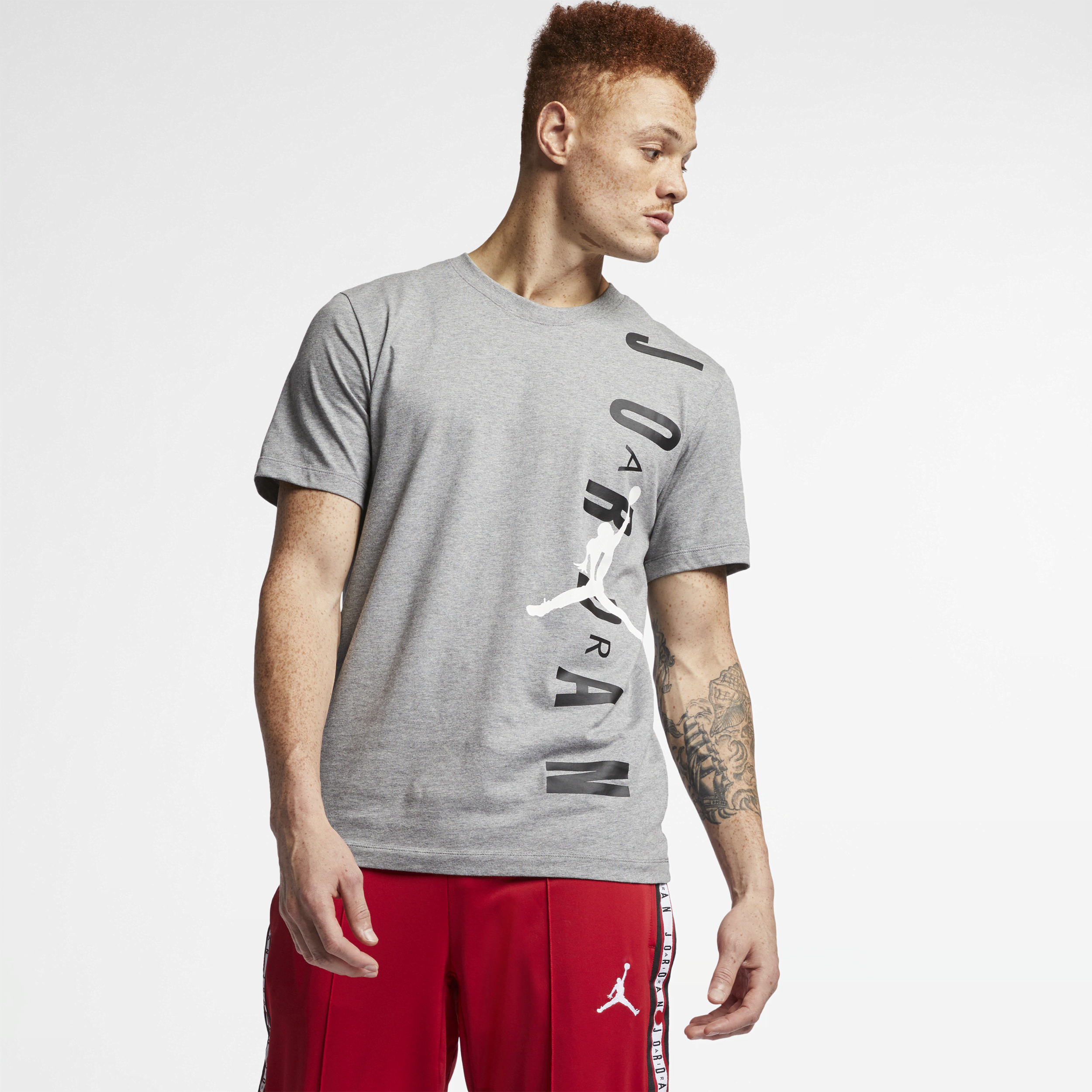 【ナイキ(NIKE)公式ストア】ジョーダン バーティカル メンズ Tシャツ BV0086-091 グレー 【ナイキ(NIKE)公式ストア】ジョーダン バーティカル メンズ Tシャツ BV0086-091 グレー