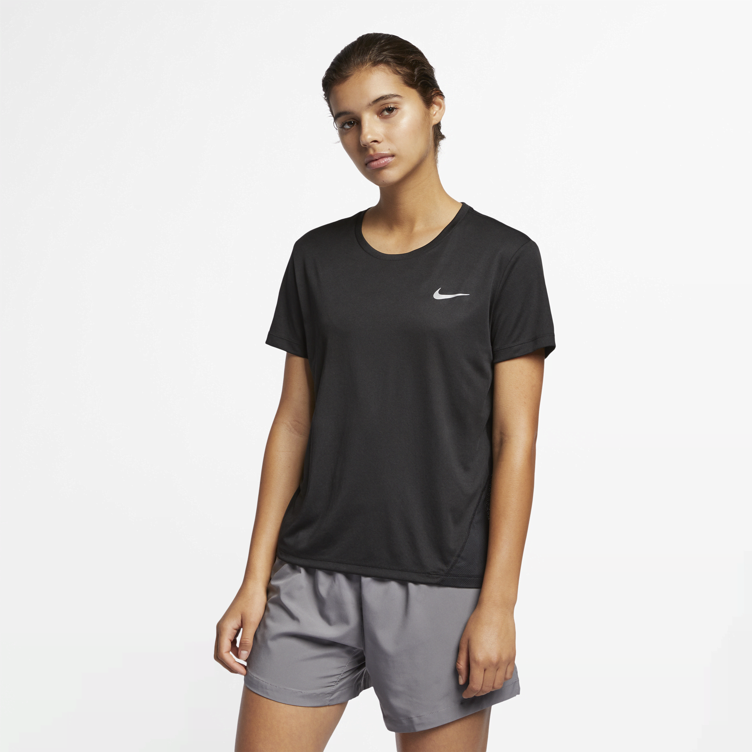 Kortærmet Nike Miler-løbeoverdel til kvinder - sort