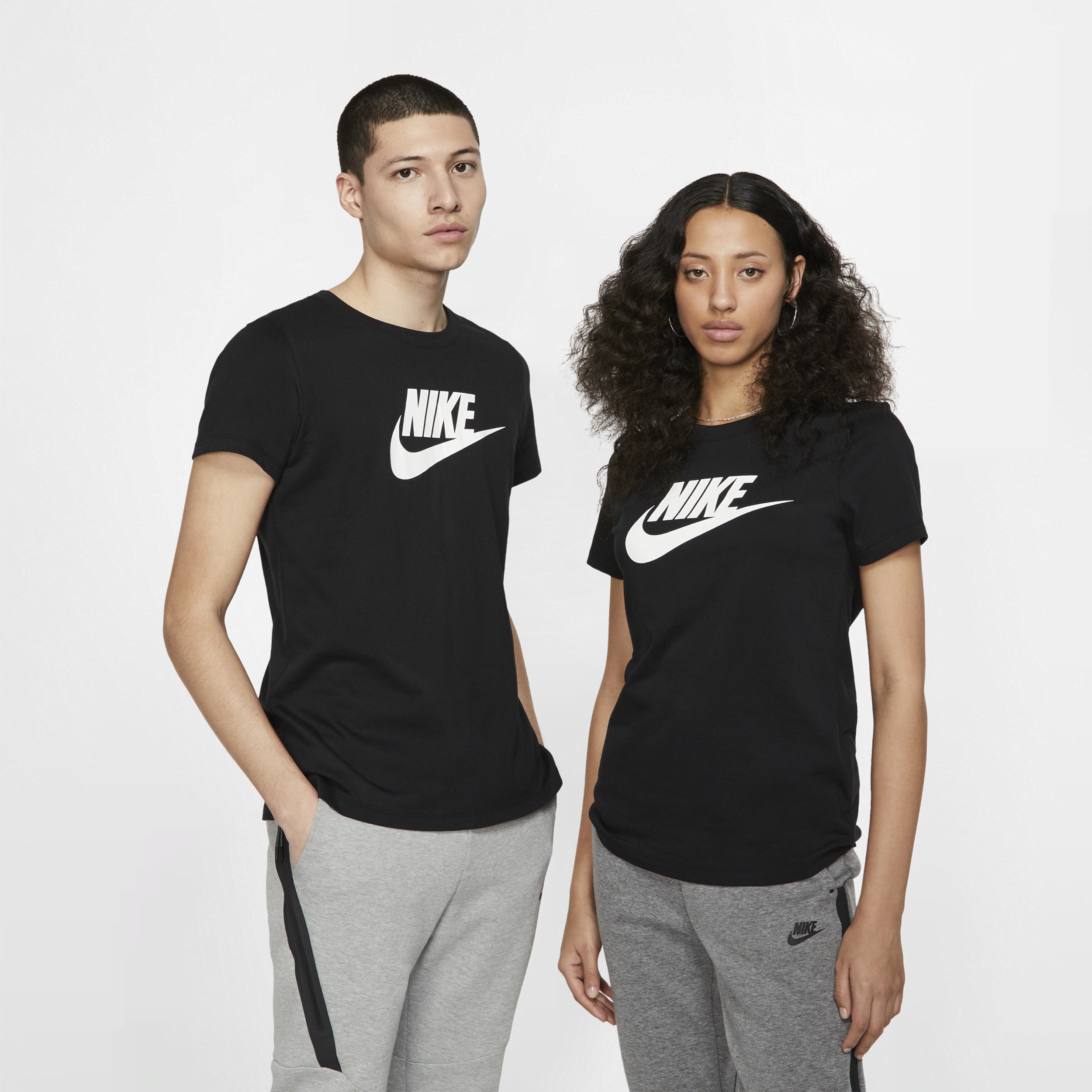 Nike Sportswear Essential-T-shirt - sort
