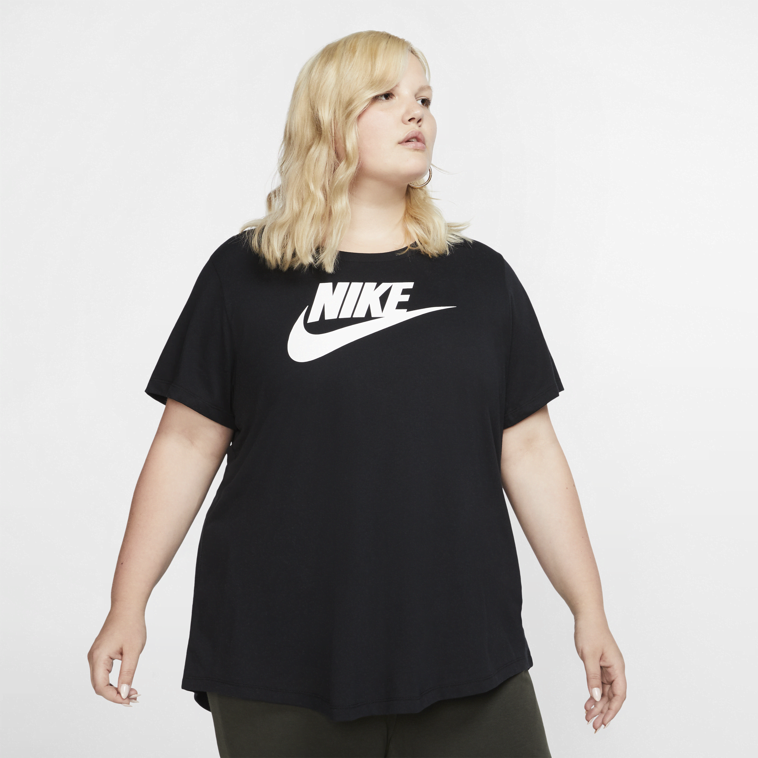 Nike Sportswear Essential-T-shirt til kvinder (plus size) - sort