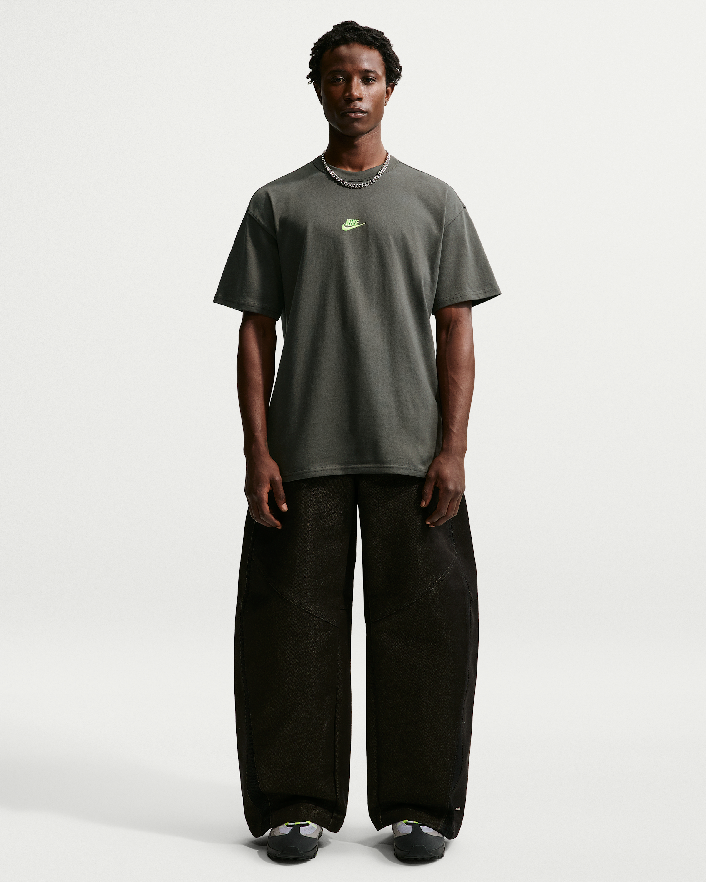 Nike Sportswear Premium Essentials Men's T-Shirt - Newsprint - View 4