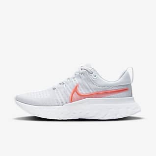 nike flyknit black and white womens