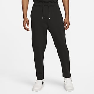 Nike Sportswear Leichte Herrenhose mit offenem Saum