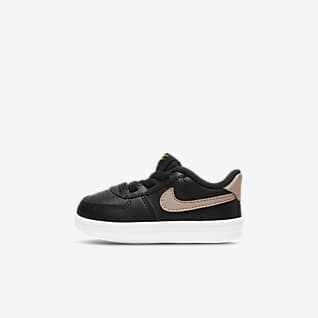 women's nike black and gold trainers