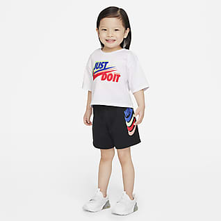 Nike 婴童T恤和短裤套装