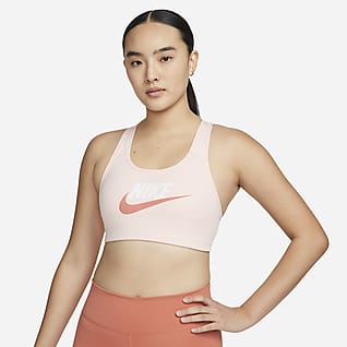 Nike Dri-FIT Swoosh สปอร์ตบราผู้หญิงซัพพอร์ตระดับกลางมีแผ่นฟองน้ำ 1 ชิ้นและกราฟิก