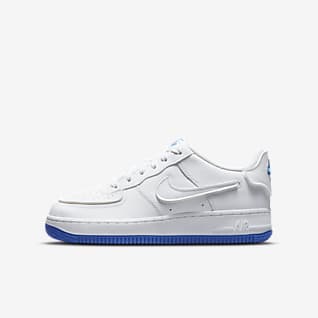 boys navy nike trainers