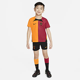 Galatasaray 2022/23 Home Nike Fußballtrikot-Set für jüngere Kinder