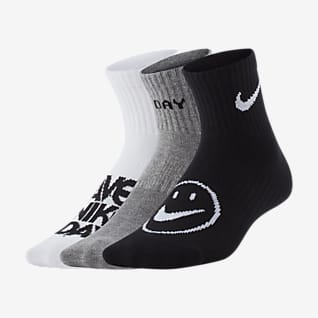 boys white nike socks