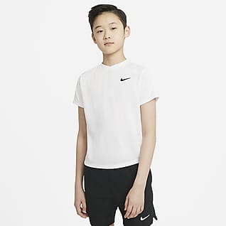 NikeCourt Dri-FIT Victory Kortærmet tennisoverdel til større børn (drenge)