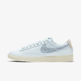 white nike shoes low tops