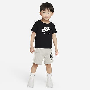 Nike Sportswear Air Conjunto de playera y shorts para bebé (12-24M) 