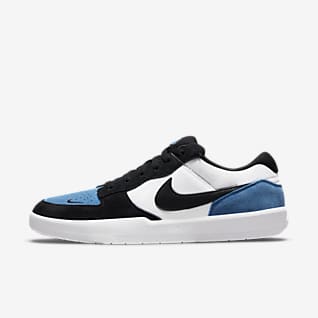 black nike skate trainers