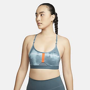 Nike Dri-FIT Indy สปอร์ตบราผู้หญิงพิมพ์ลายทั่วตัวซัพพอร์ตระดับต่ำเสริมฟองน้ำ