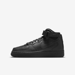 black nike air sneakers