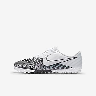 Erkek Cocuk Krampon Nike Tr