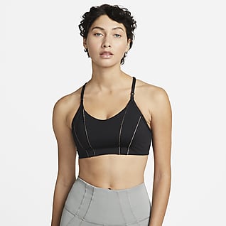 Nike Yoga Dri-FIT Indy Sutiã de desporto almofadado de suporte ligeiro com fita metalizada para mulher