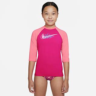 Nike Script Logo Camiseta Hydroguard de manga corta para niña talla grande