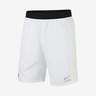 Blanco Shorts. Nike CL
