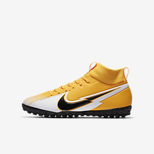 Erkek Cocuk Krampon Nike Tr