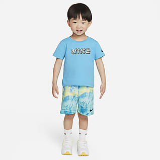 Nike Sportswear Conjunto de playera y shorts para bebé (12-24M) 