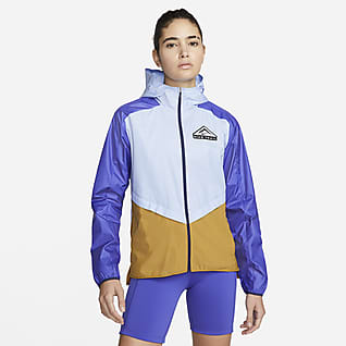 Nike Shield เสื้อแจ็คเก็ตวิ่งเทรลผู้หญิง