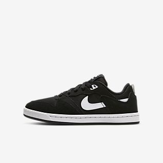 Skate Low Top Shoes. Nike SA