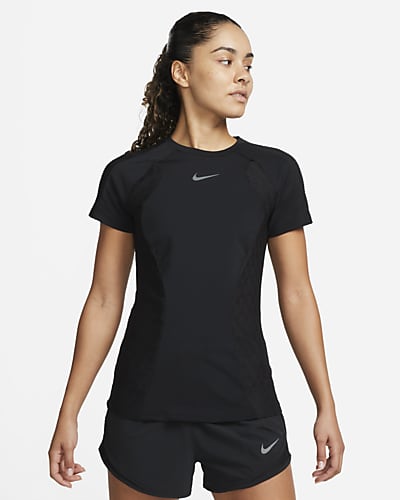 Ochtend gymnastiek Stevig Republiek Women's T-Shirts. Sports & Casual Women's Tops. Nike LU