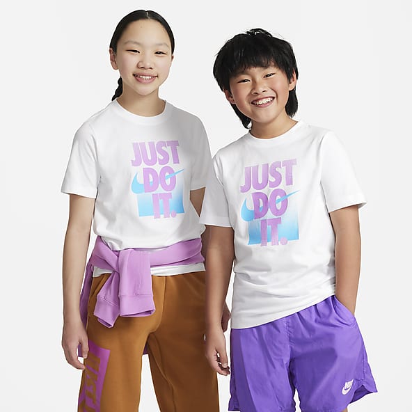 Nike Satellite Graphic Tee Younger Kids' T-Shirt. Nike LU