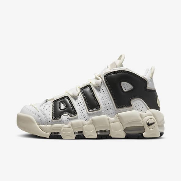 Witte schoenen en sneakers. Nike BE
