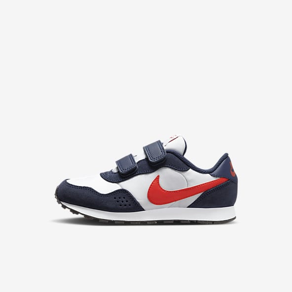Boys blue nike discount sneakers