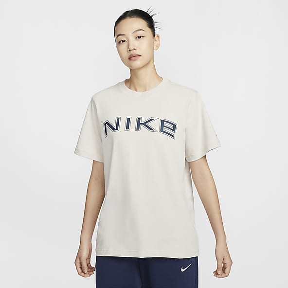 Nike Sportswear Women's Loose Short-Sleeve Graphic T-Shirt