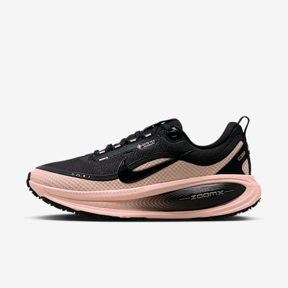 Nike Vomero 18 GORE-TEX Vattentät löparsko för hårt underlag med reflekterande designdetaljer för kvinnor