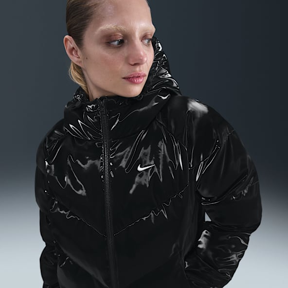 Nike Sportswear Chamarra acolchada Therma-FIT brillante para mujer