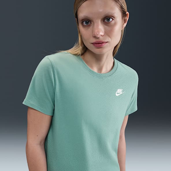 Nike Sportswear Club Essentials Women's T-Shirt
